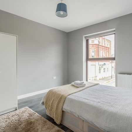 Modern Double Room With Shared Bathroom London Exterior foto