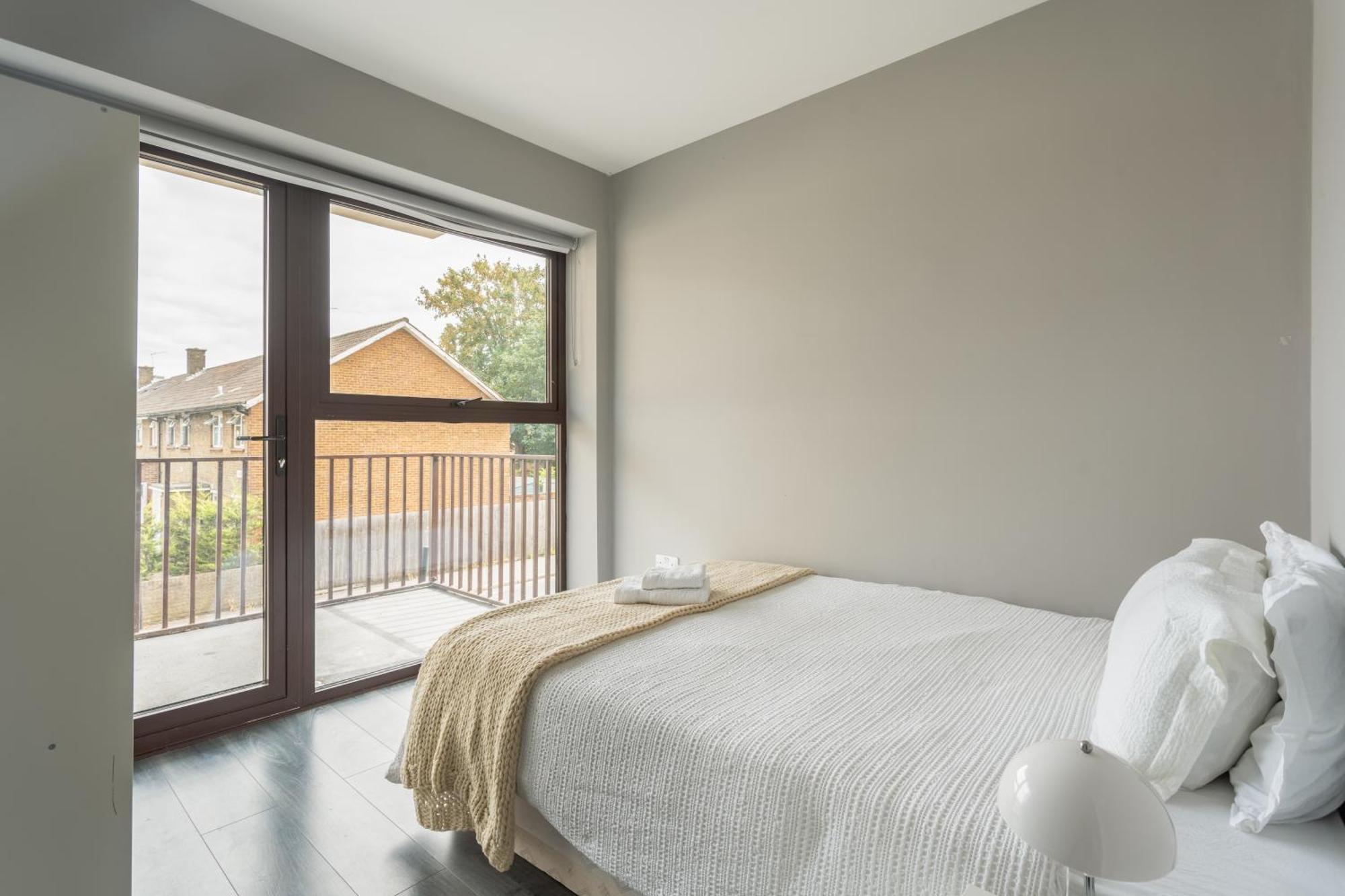 Modern Double Room With Shared Bathroom London Exterior foto